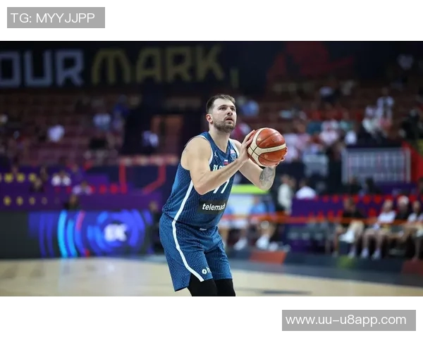 东契奇赞文班:第三年已展现MVP潜力令人惊叹 东契奇赞文班:第三年已展现MVP潜力令人惊叹