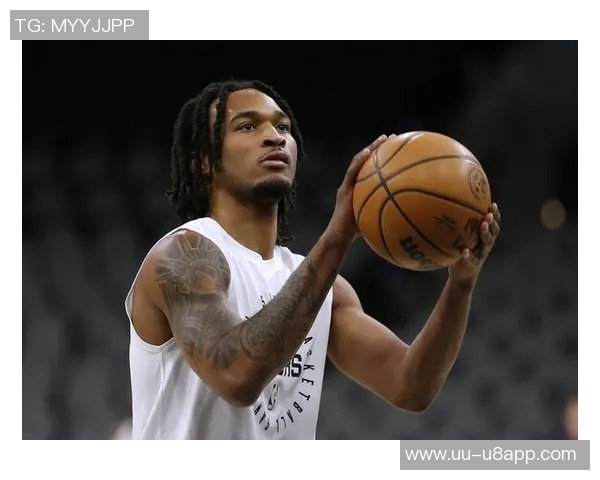 年轻球员激情四溢文班遭双人犯规卡斯尔与米奇争执双双被罚