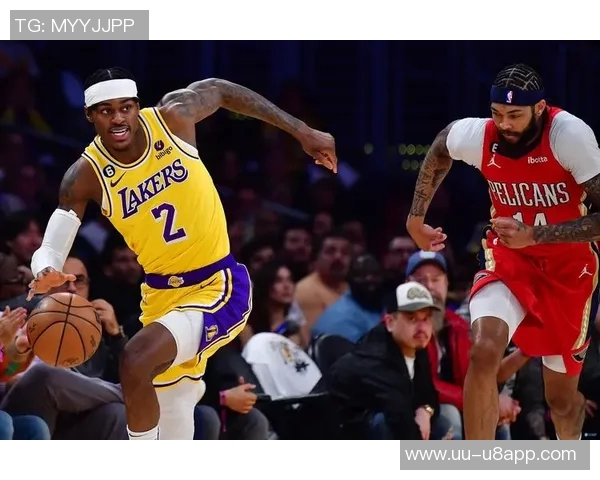 拉拉维亚称赞范德比尔特防守表现为球队奠定坚实基础