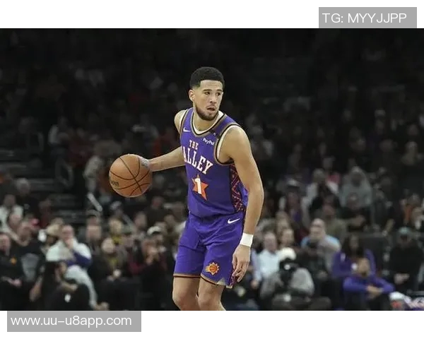 布克半场表现起伏7投4中仅得13分失误频频影响球队节奏