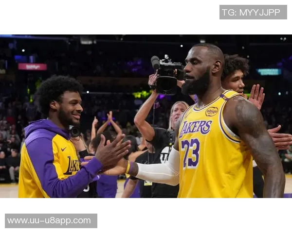 夸梅：布朗尼若想首发需提升接球投篮能力不能只依赖老爸的三分训练